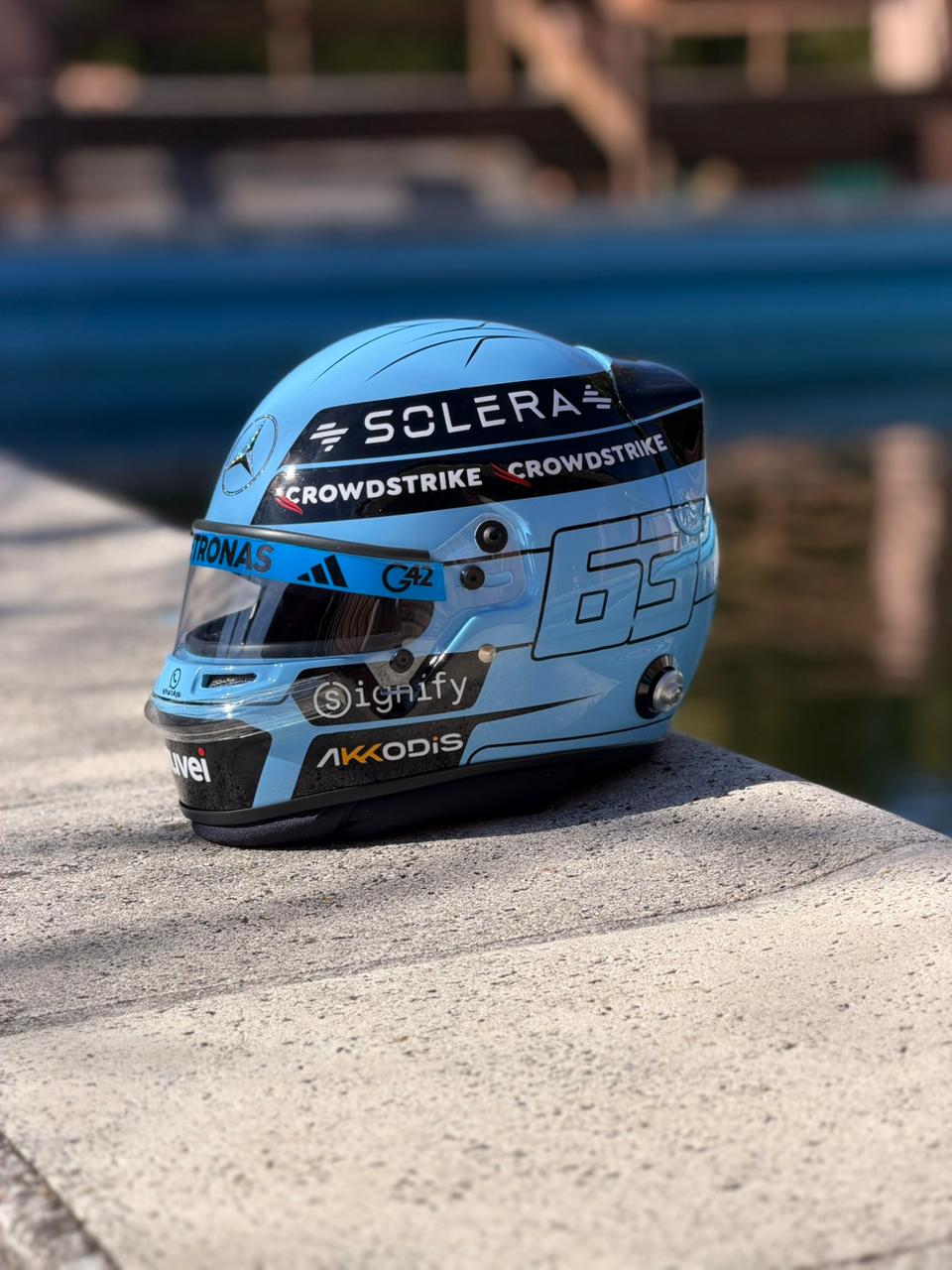 George Russell 2024 F1 Helmet Replica | 1:1 Formula 1 Display Helmet