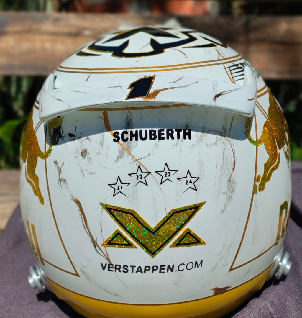 🏁 Casco Max Verstappen 2024 – Edición White & Gold | Escala Real