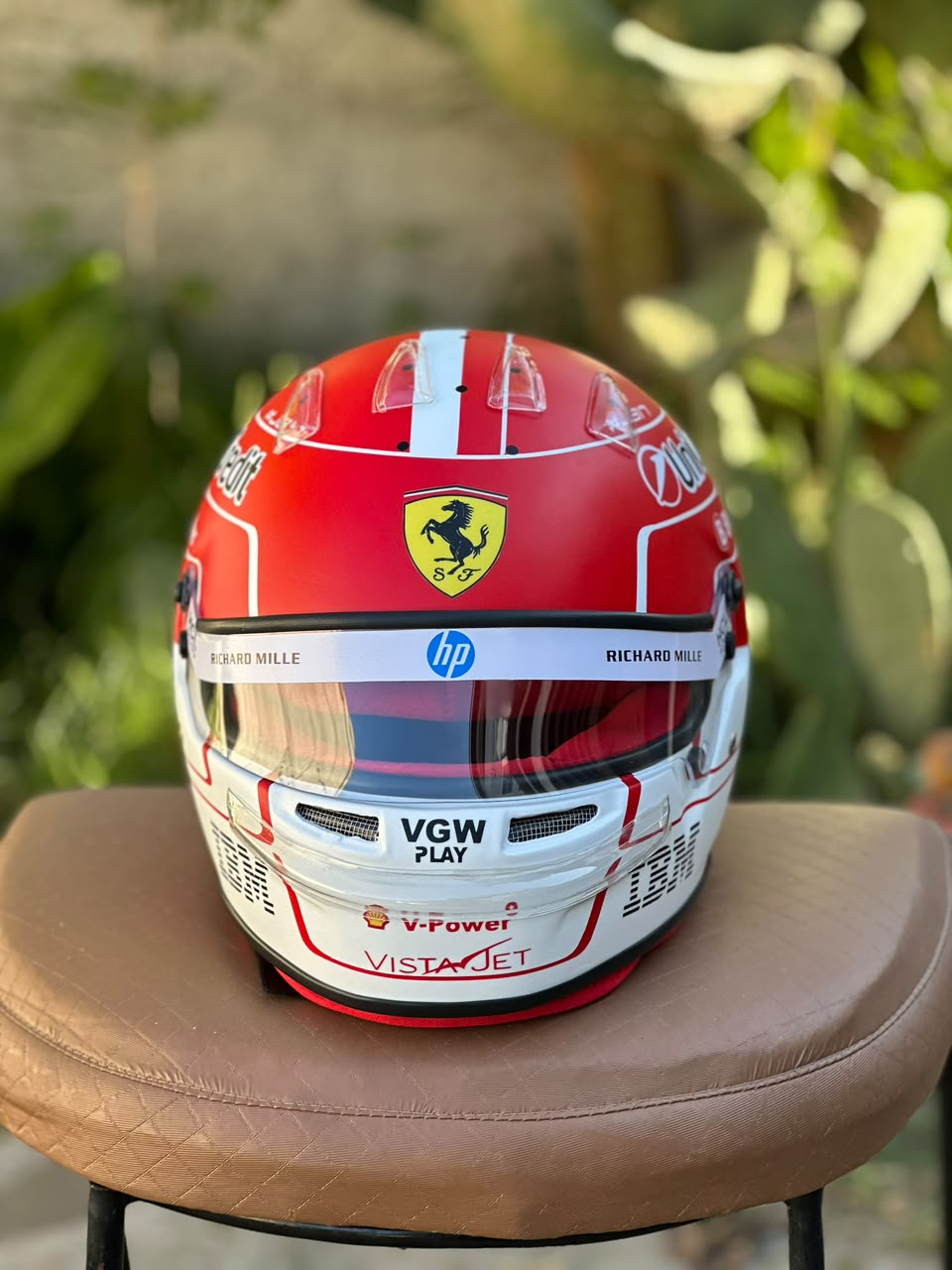 🏎️ Charles Leclerc 2025 Ferrari HP – Casco Escala 1:1