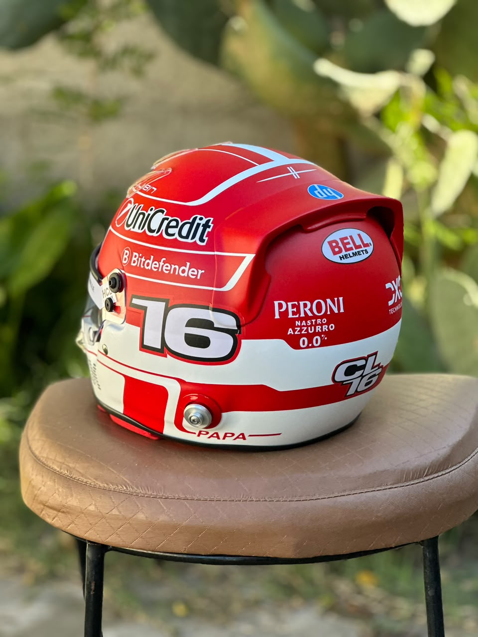 🏎️ Charles Leclerc 2025 Ferrari HP – Casco Escala 1:1