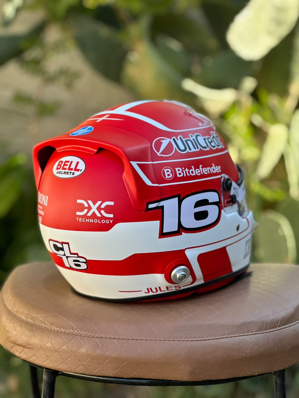 🏎️ Charles Leclerc 2025 Ferrari HP – Casco Escala 1:1