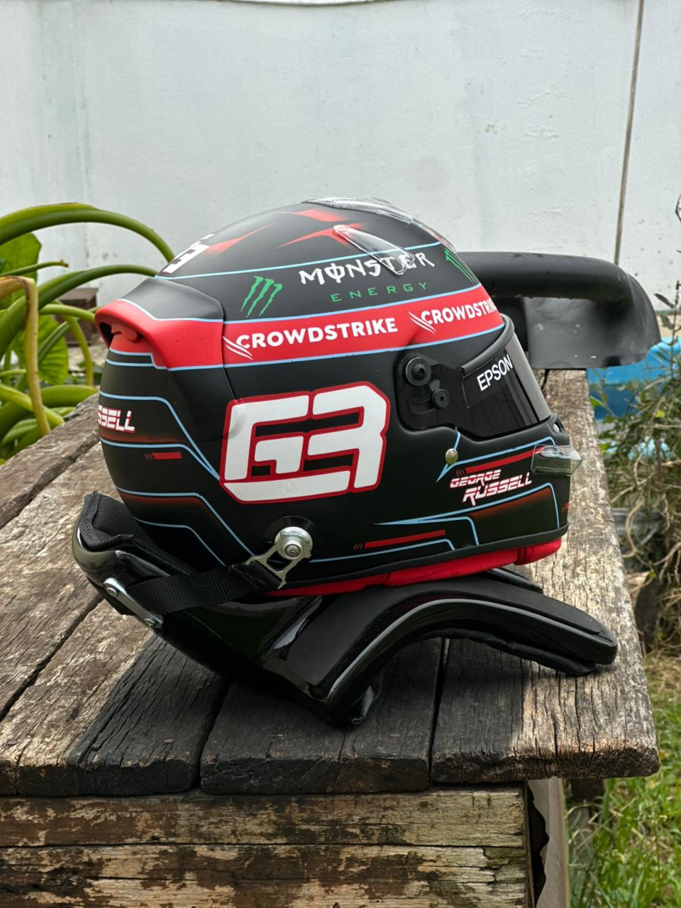 George Russell #63 – Casco Mercedes F1 Réplica 1:1