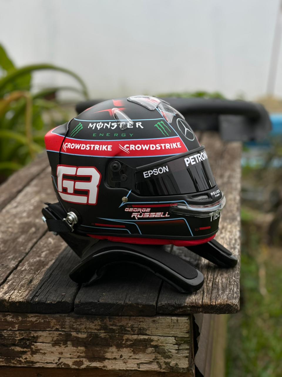 George Russell #63 – Casco Mercedes F1 Réplica 1:1