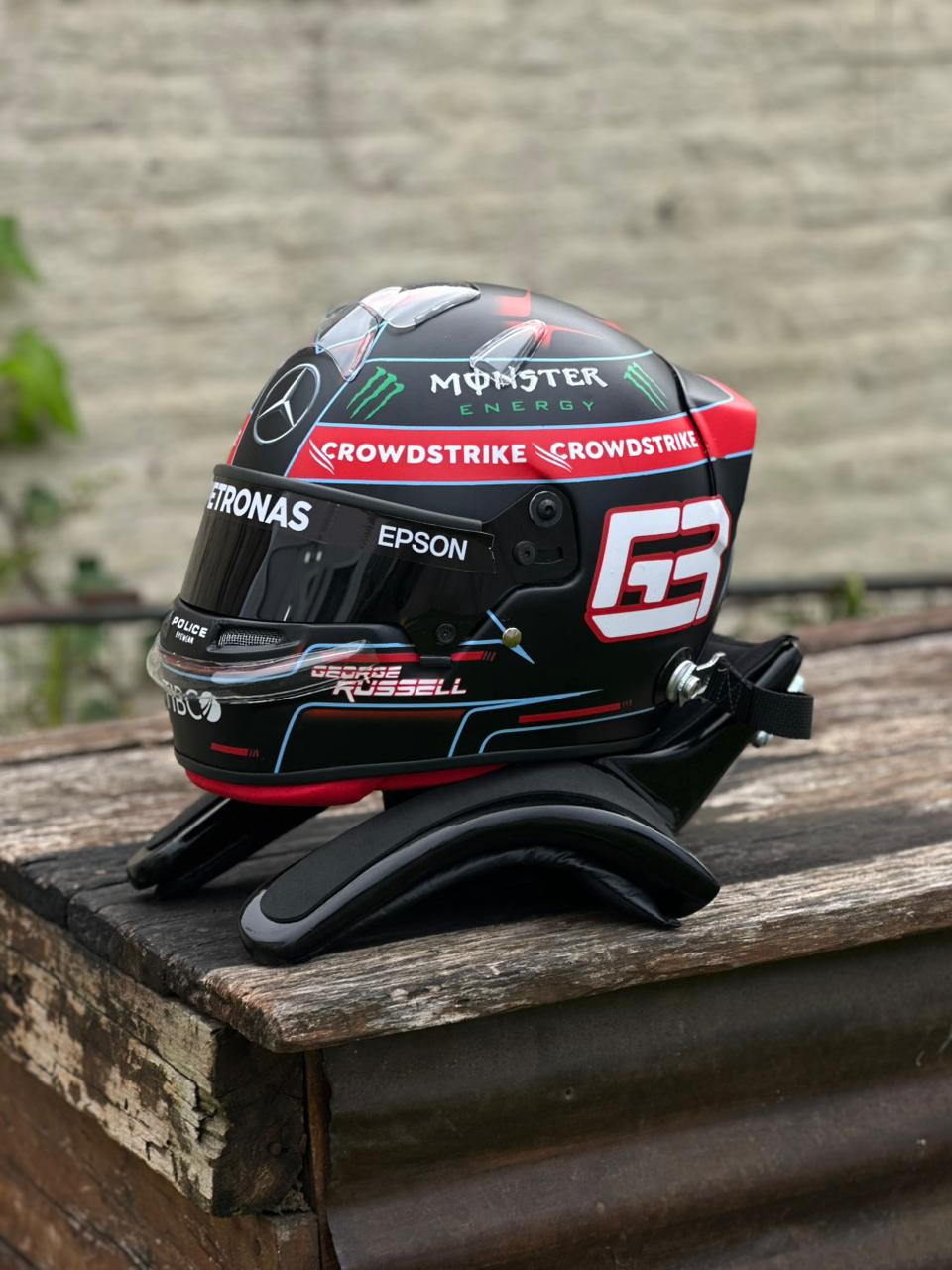 George Russell #63 – Casco Mercedes F1 Réplica 1:1