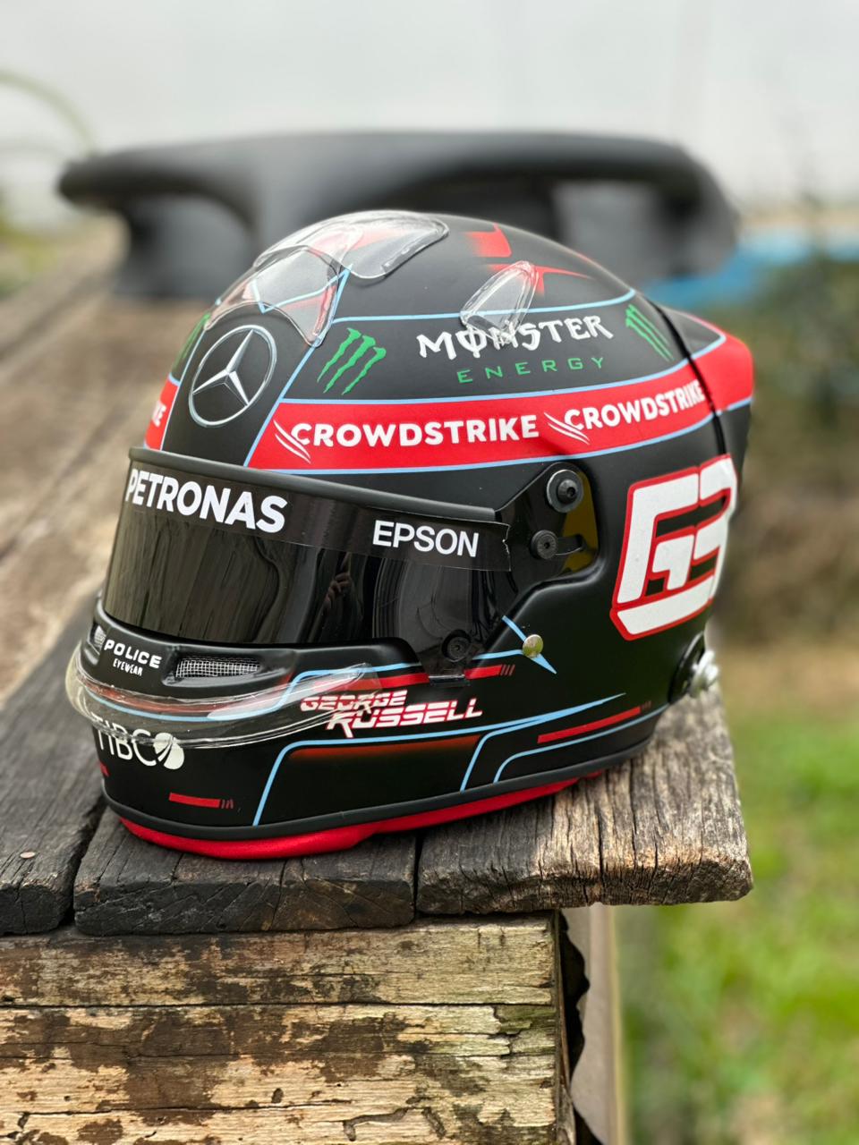 George Russell #63 – Casco Mercedes F1 Réplica 1:1