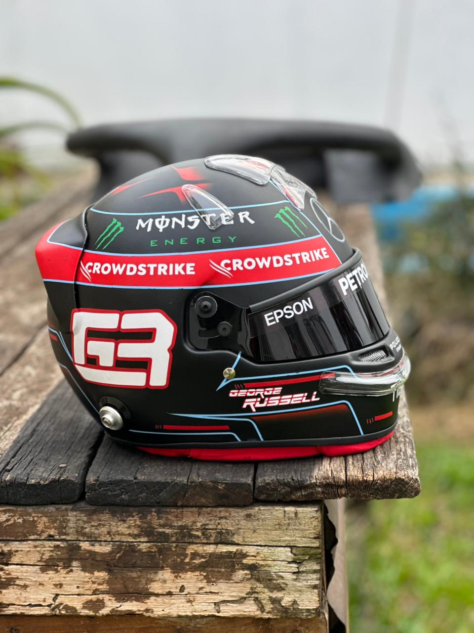 George Russell #63 – Casco Mercedes F1 Réplica 1:1