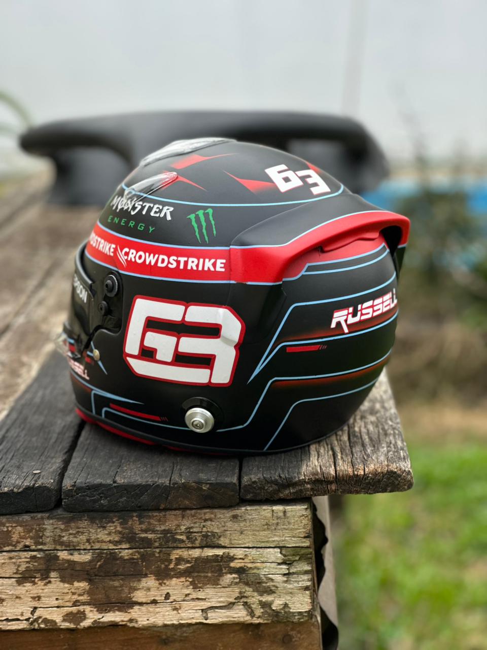 George Russell #63 – Casco Mercedes F1 Réplica 1:1