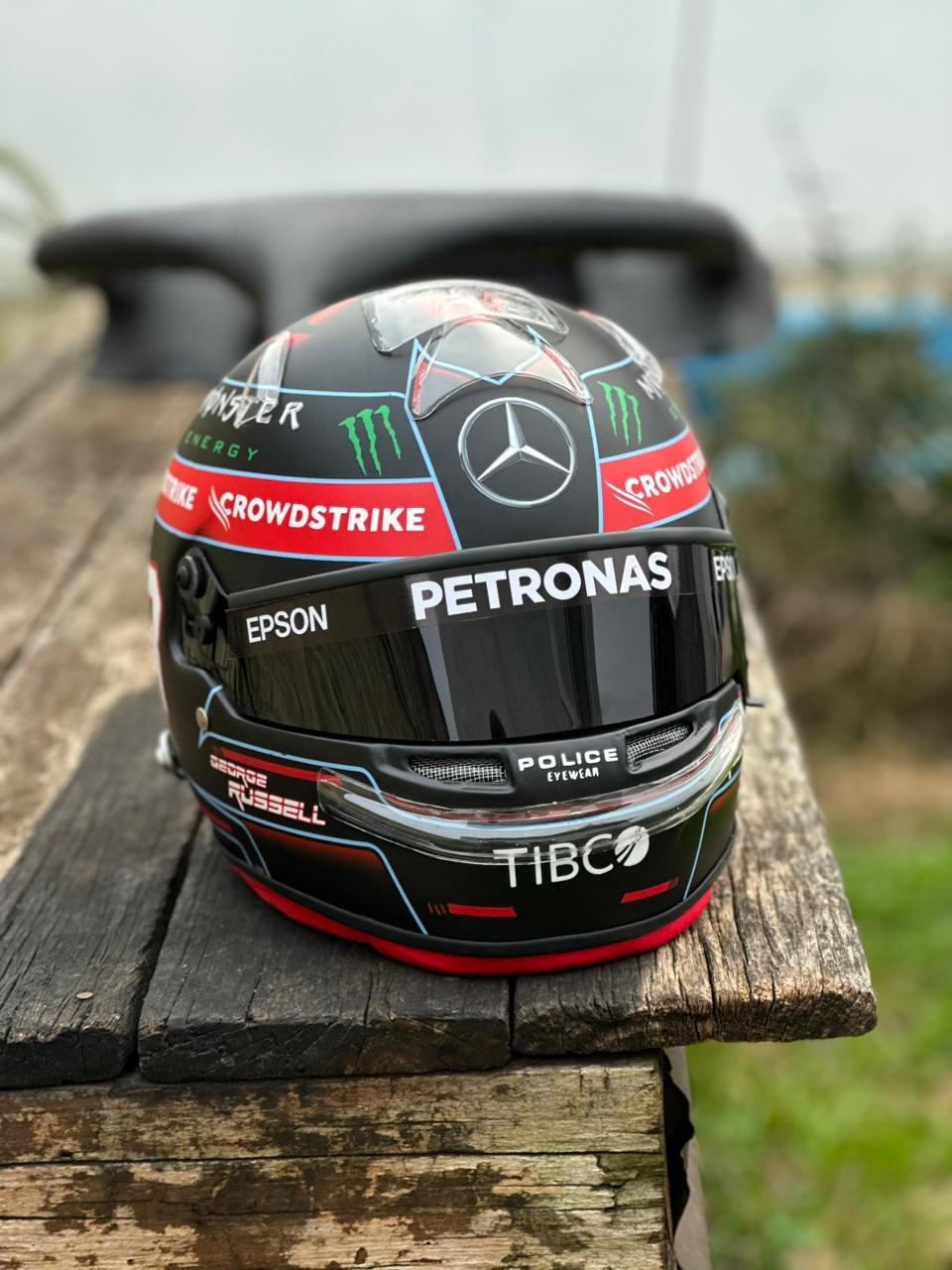 George Russell #63 – Casco Mercedes F1 Réplica 1:1